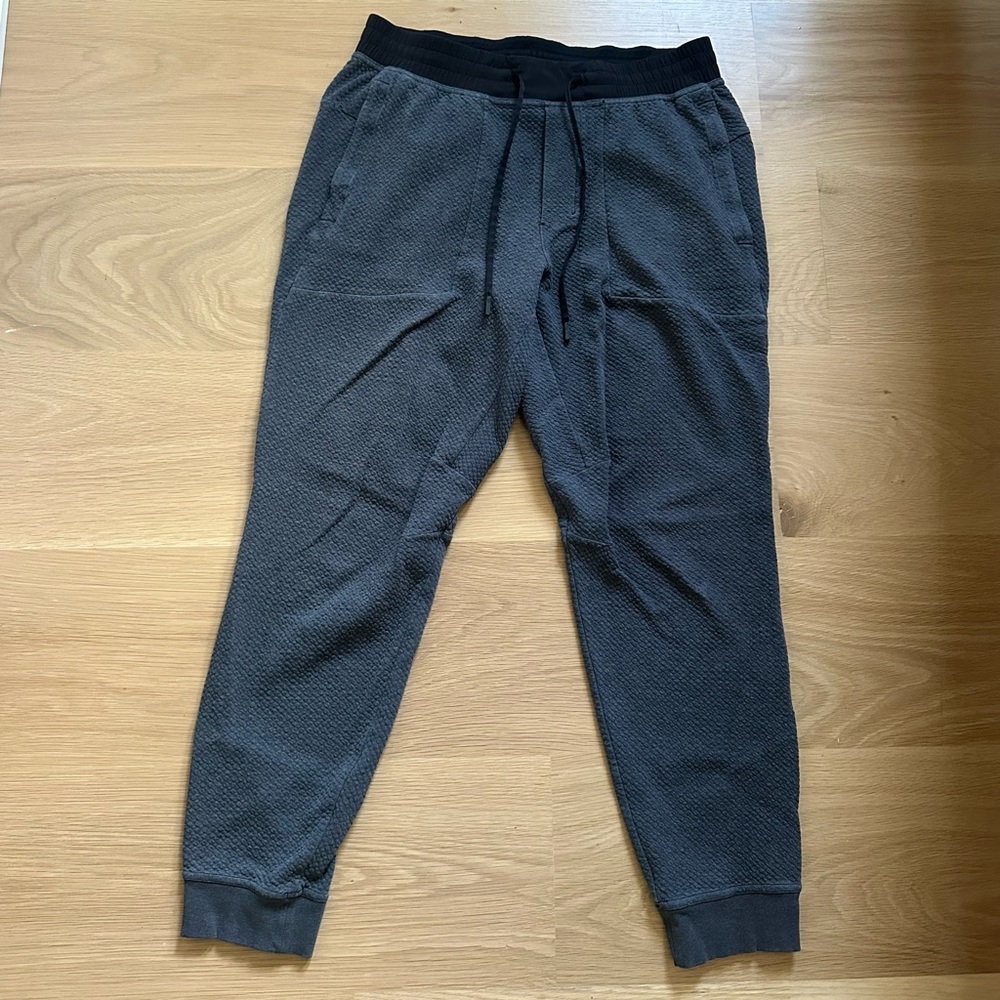 Lululemon Men's grey Jogger Pants with Black Waistband - Picture 2 of 6